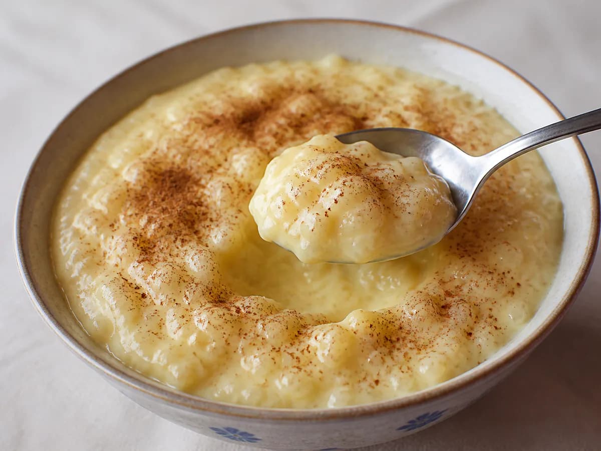 Pormenor de uma porção de Arroz Doce Cremoso à Portuguesa na Bimby