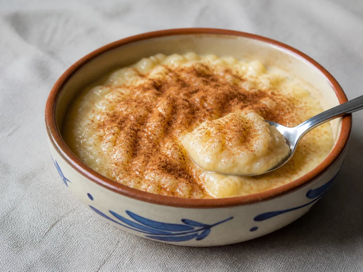 Pormenor de uma porção de Arroz Doce com Duas Gemas
