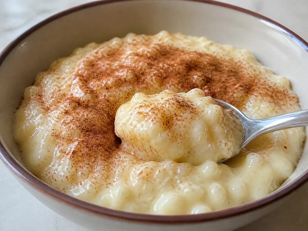 Pormenor de uma porção de Arroz Doce Português