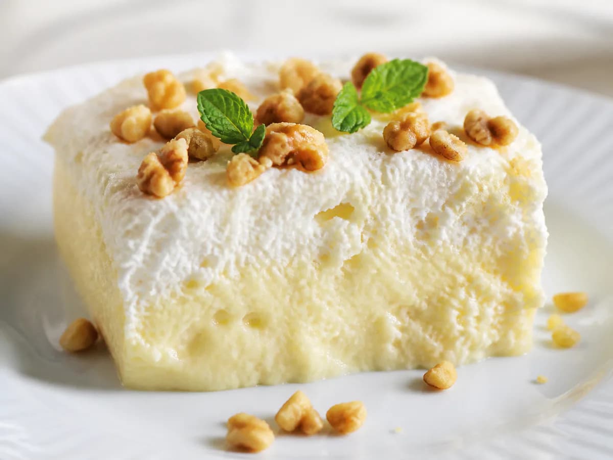 Pormenor de uma porção de Creme de Baunilha com Claras em Castelo