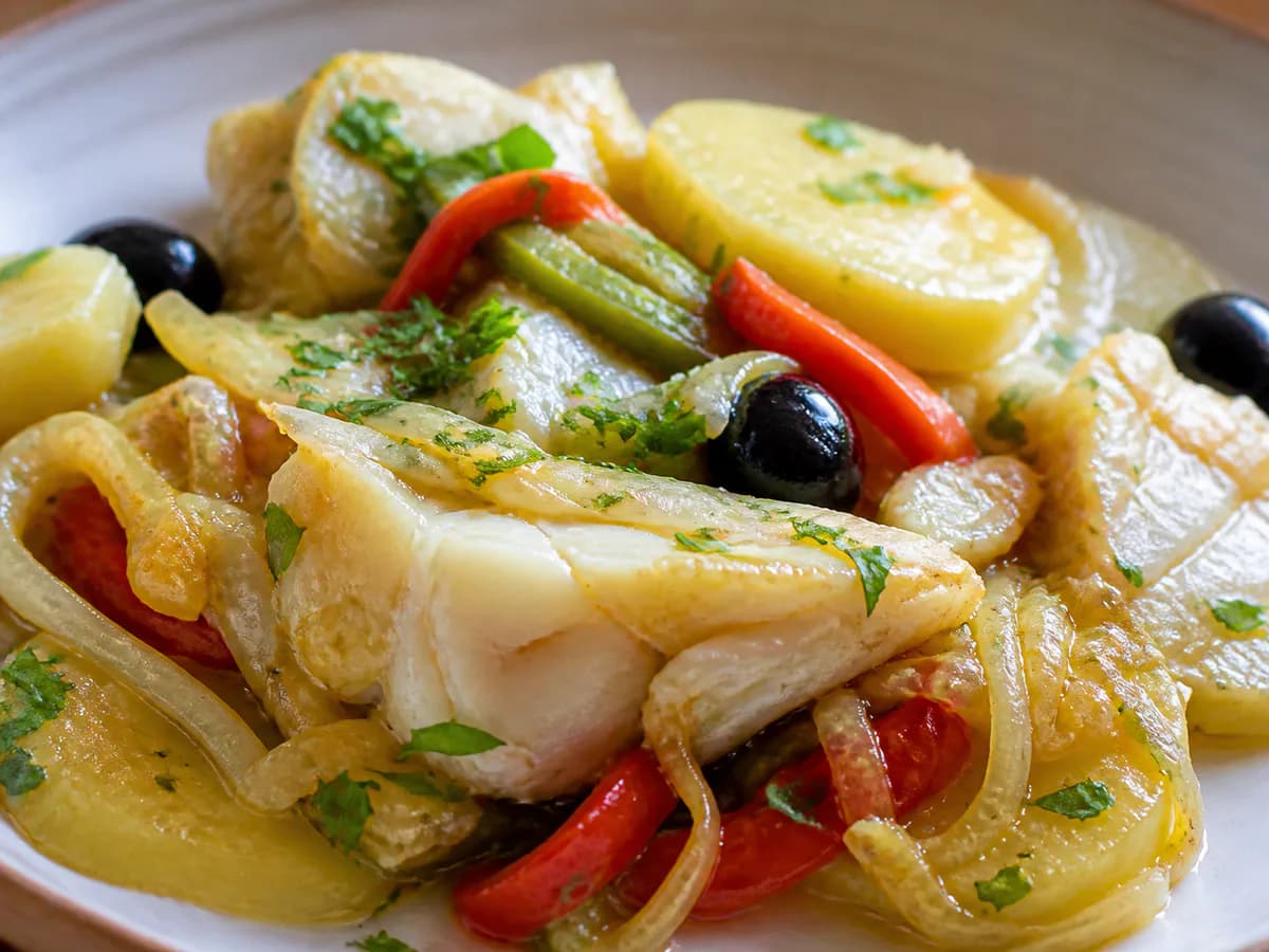 Pormenor de uma porção de Bacalhau à Marinela