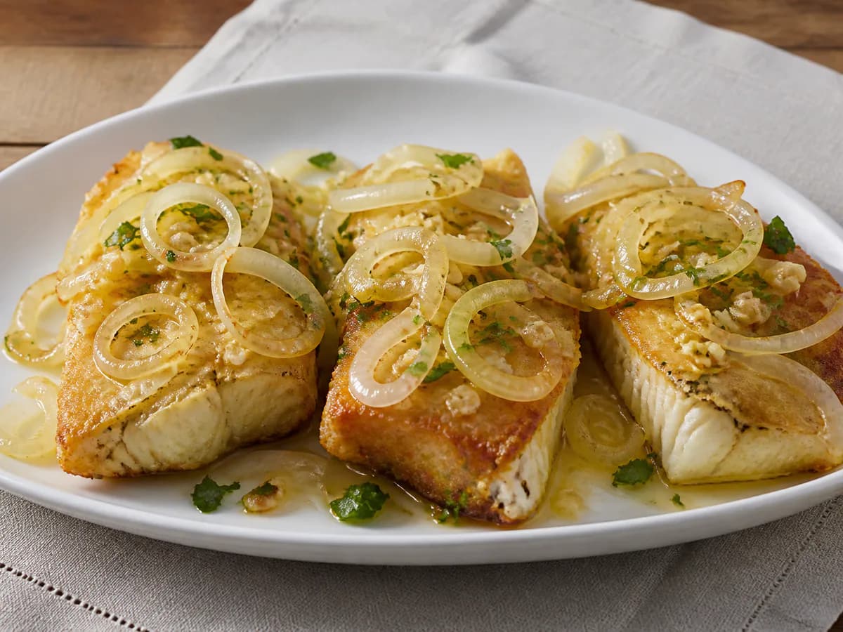 Postas de Bacalhau Fritas com Cebolada