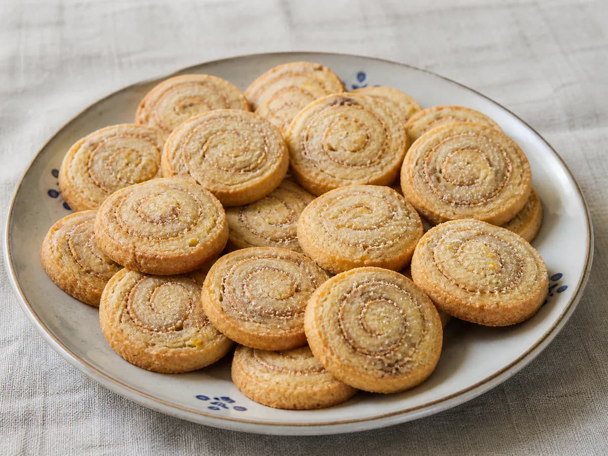 Biscoitos de Limão e Canela Cortados em Rolo