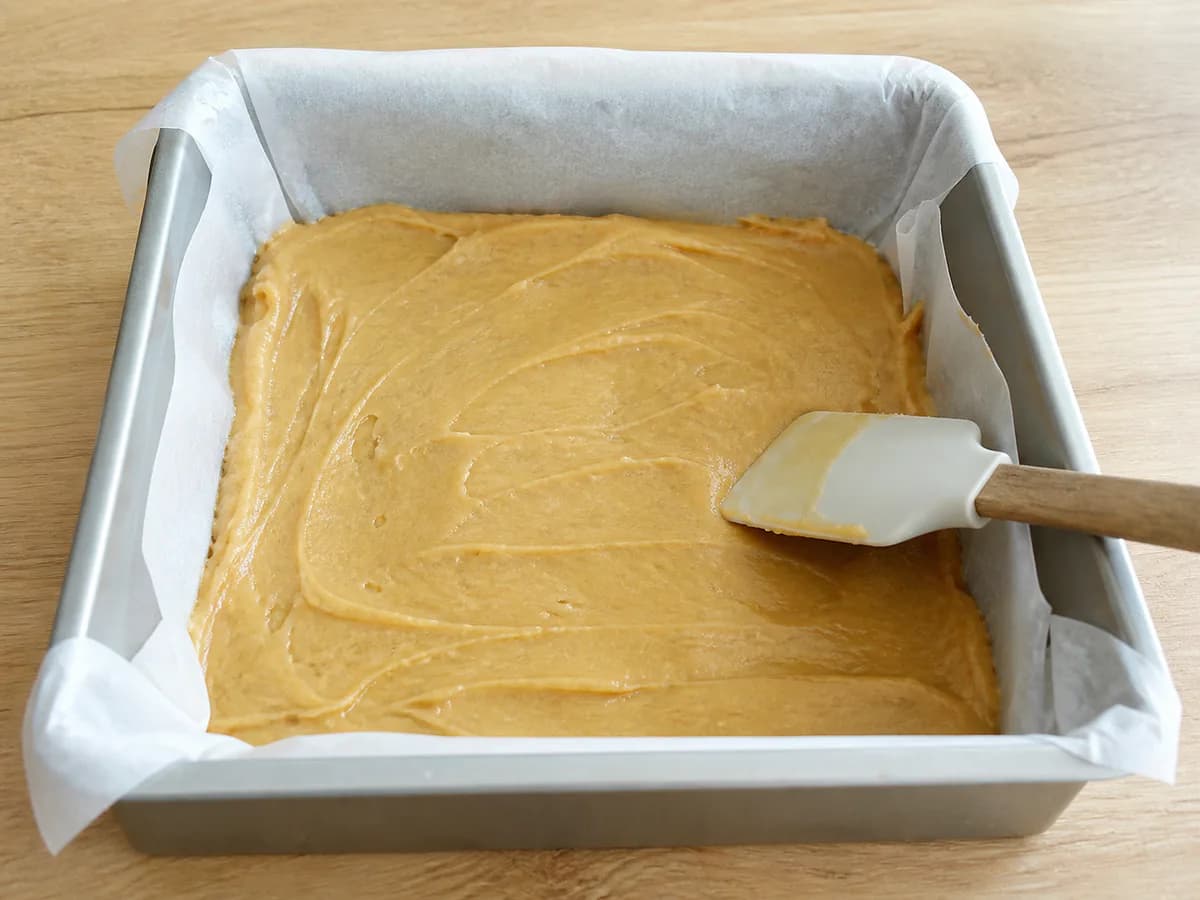 Preparação de Blondies de Doce de Leite e Nozes durante a confeção