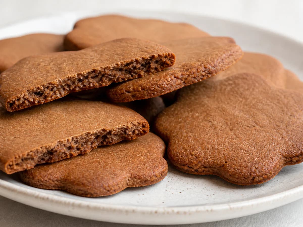 Pormenor de uma porção de Bolachinhas de Alfarroba