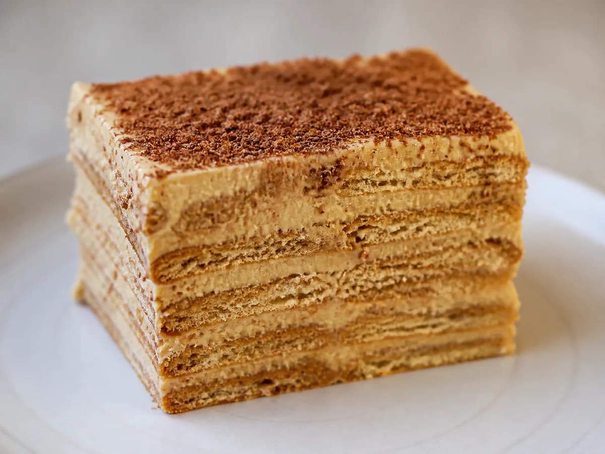 Pormenor de uma porção de Bolo de Bolacha de Café