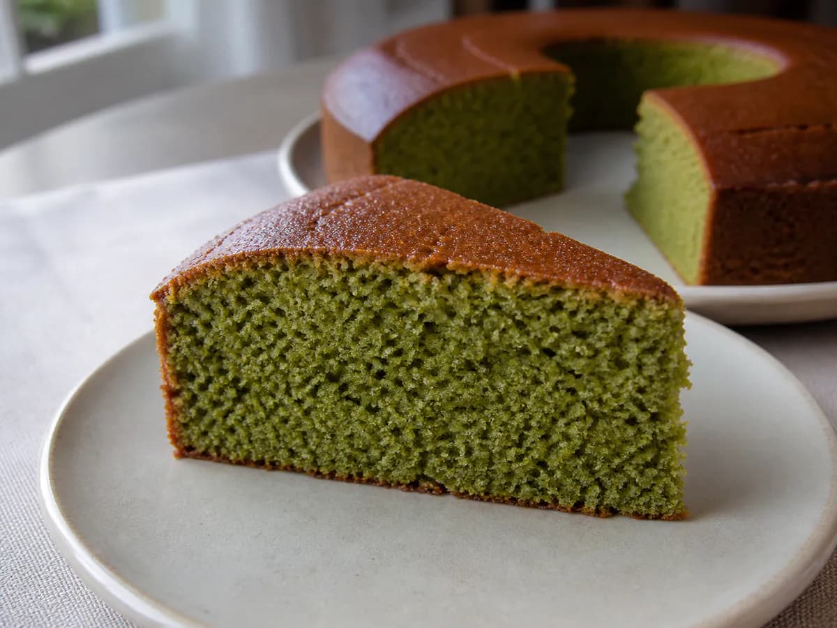 Pormenor de uma porção de Bolo Doce de Espinafres