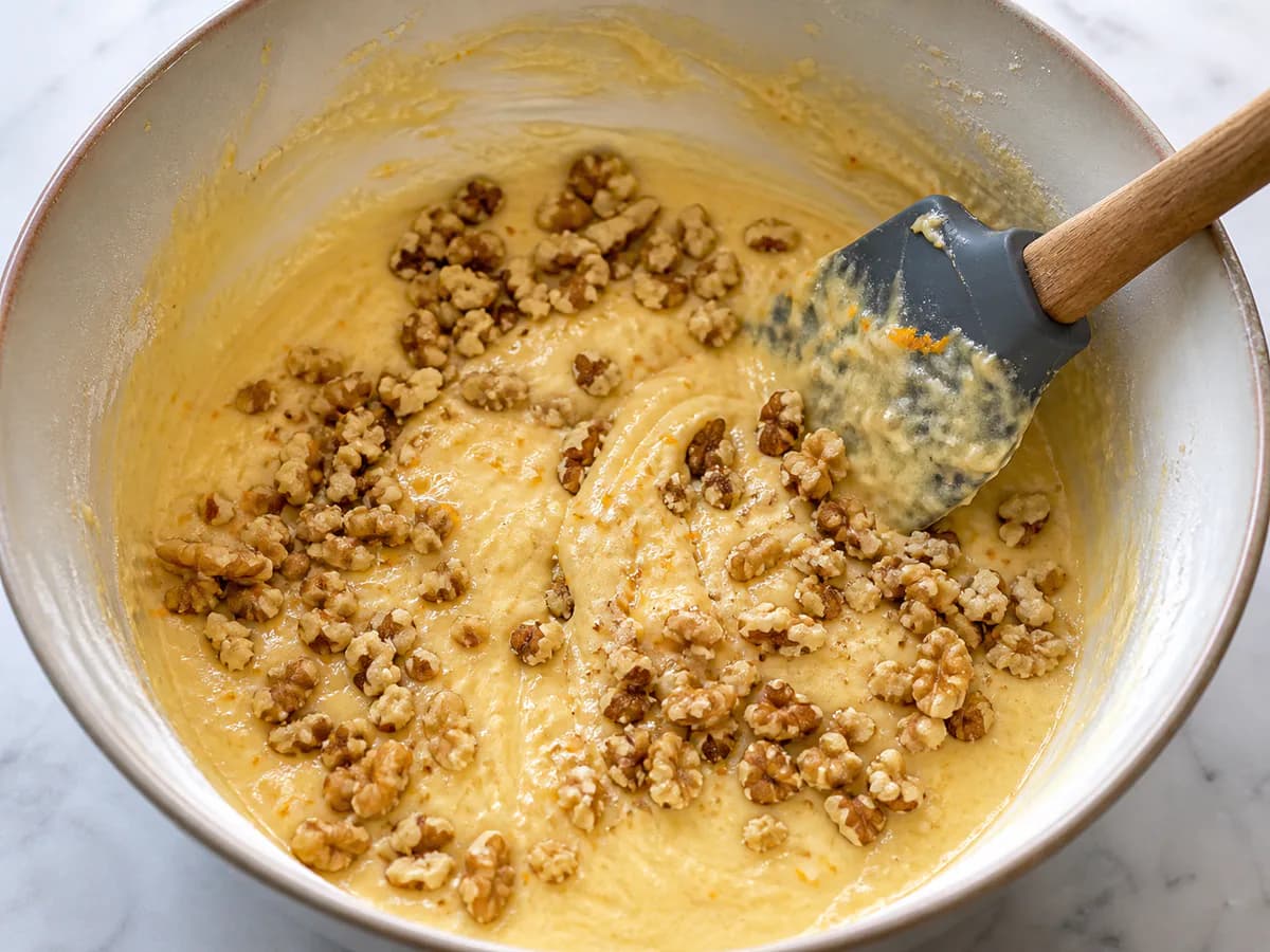 Preparação de Bolo de Laranja e Noz durante a confeção