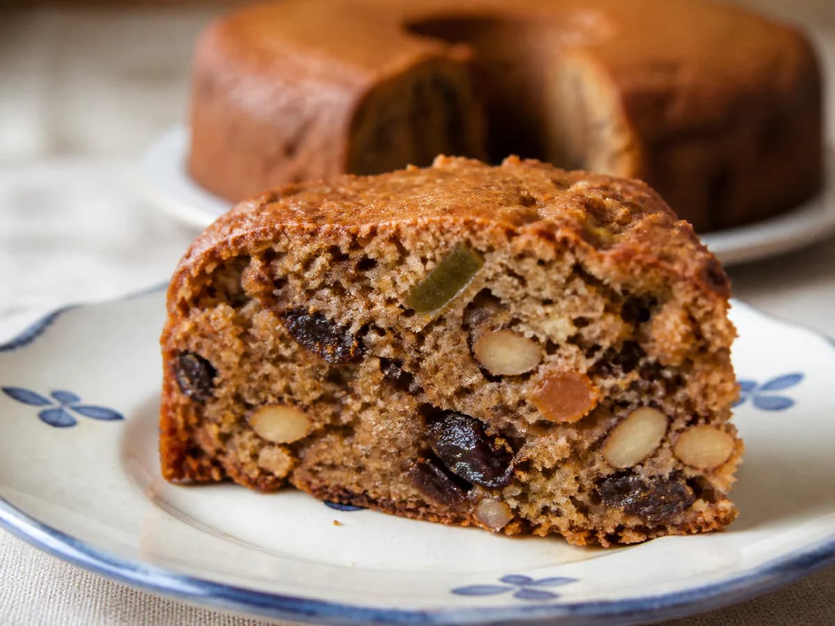 Pormenor de uma porção de Bolo de Natal à Antiga