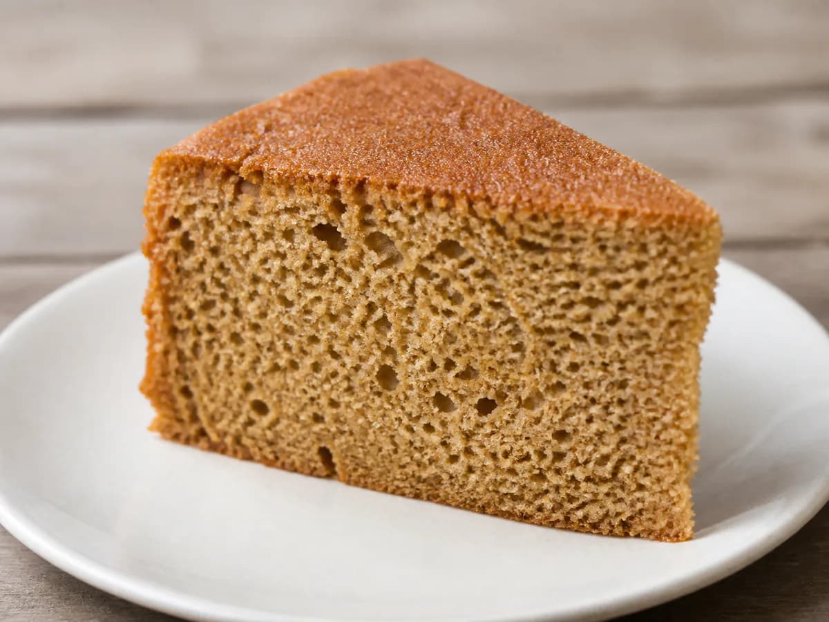 Pormenor de uma porção de Bolo Fofo de Café