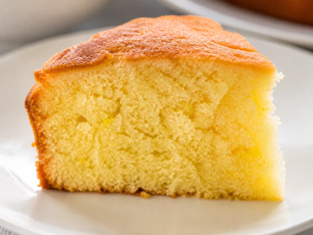 Pormenor de uma porção de Bolo de Iogurte e Limão