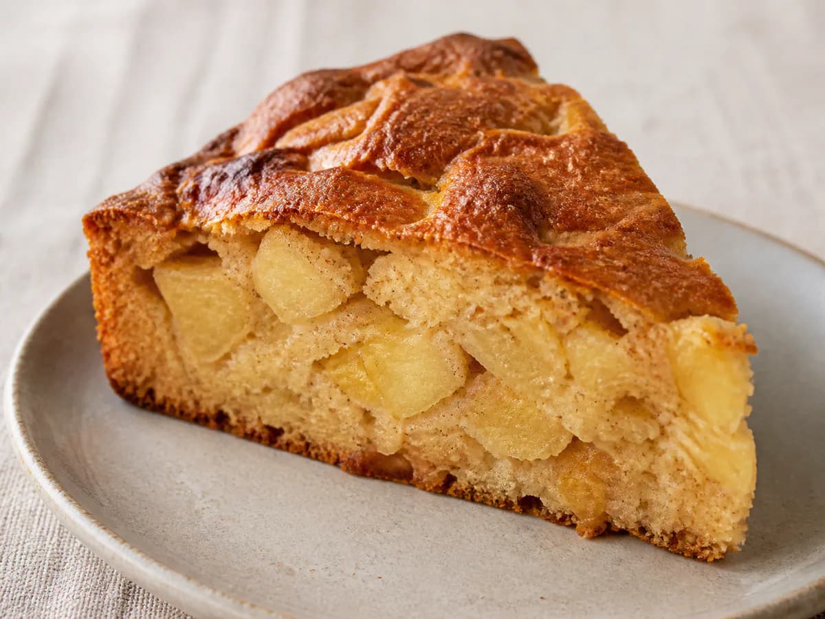 Pormenor de uma porção de Bolo Rico de Maçã