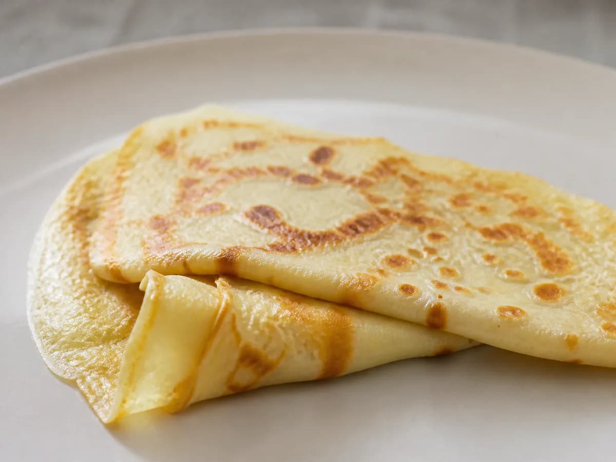 Pormenor de uma porção de Crepes Finos com Baunilha