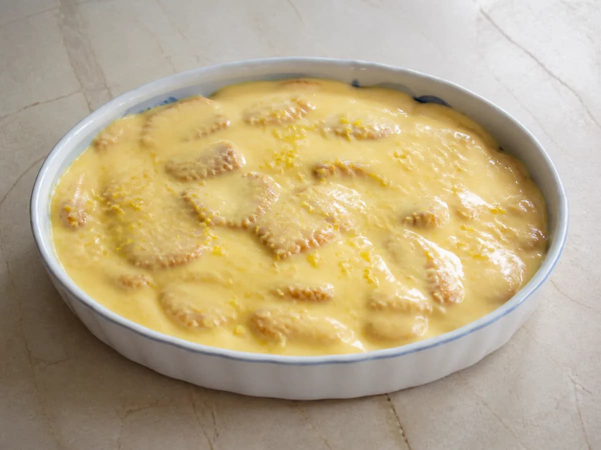 Doce de Bolacha com Creme de Quatro Gemas