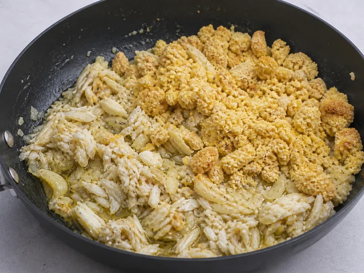 Preparação de Farofias de Bacalhau durante a confeção