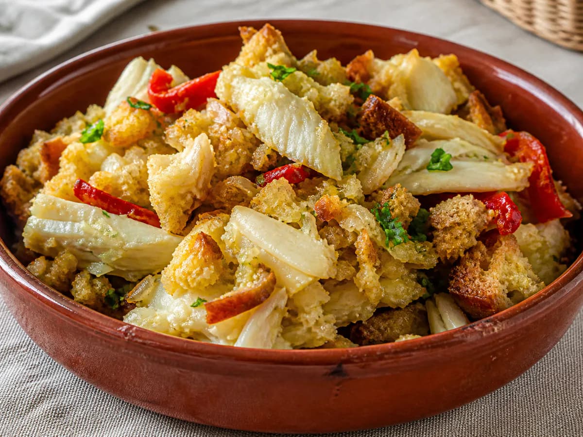 Pormenor de uma porção de Migas de Bacalhau à Transmontana