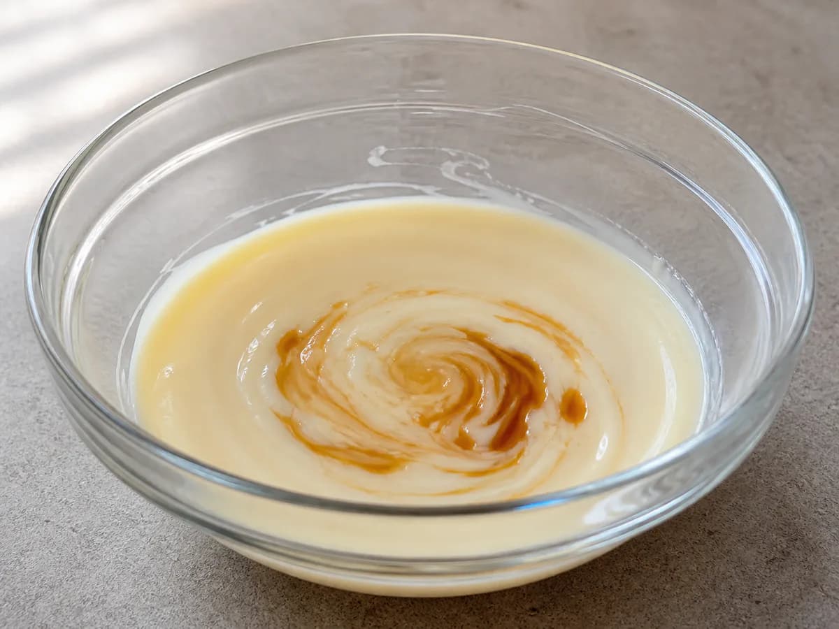 Preparação de Mousse Deliciosa de Oreo durante a confeção