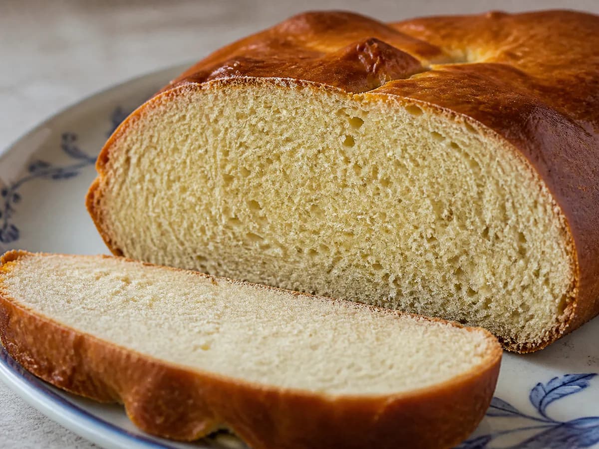 Pormenor de uma porção de Pão Doce Português