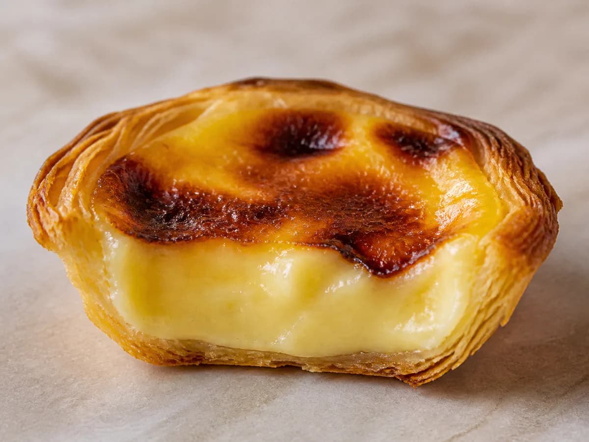 Pormenor de uma porção de Pastéis de Nata Fáceis