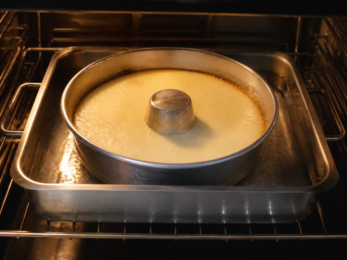 Preparação de Pudim de Coco Cremoso durante a confeção