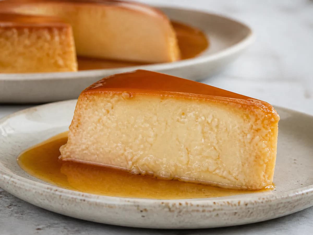 Pormenor de uma porção de Pudim de Coco no Ponto