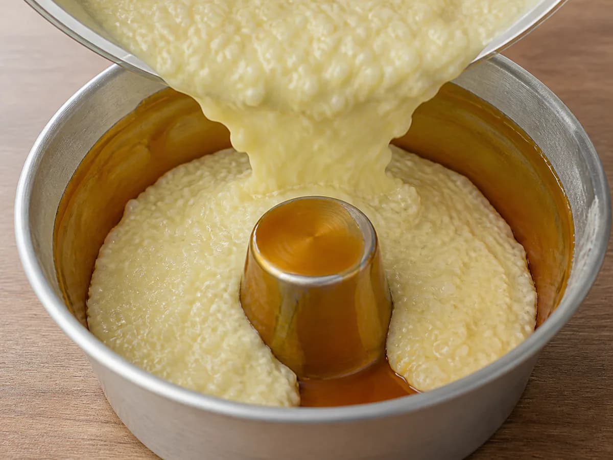 Preparação de Pudim de Tapioca Cremoso durante a confeção