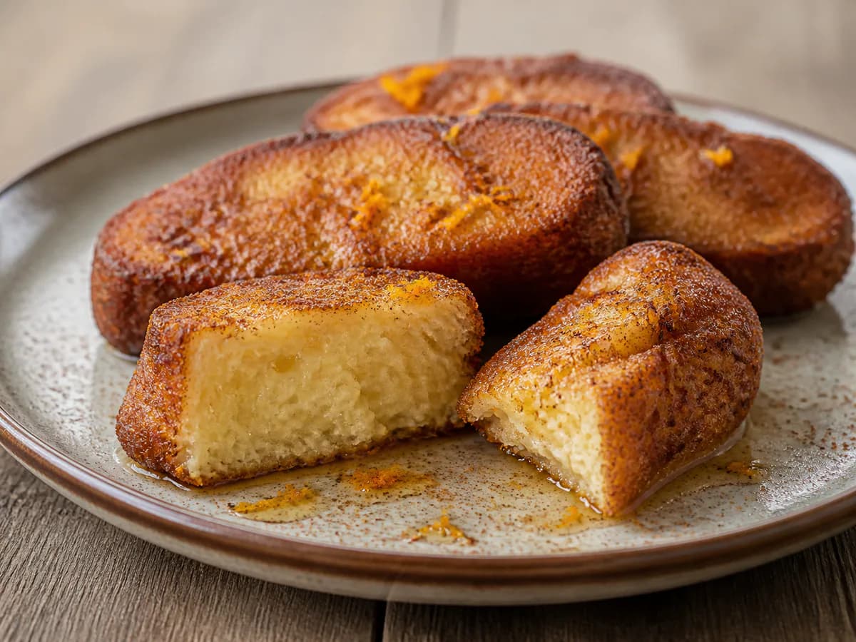 Pormenor de uma porção de Rabanadas de Laranja