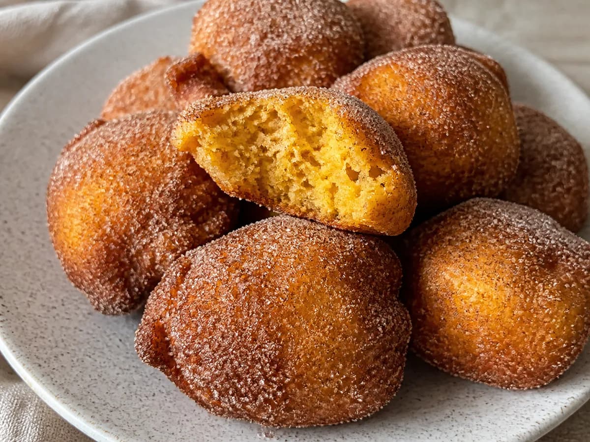 Pormenor de uma porção de Sonhos de Abóbora Rápidos
