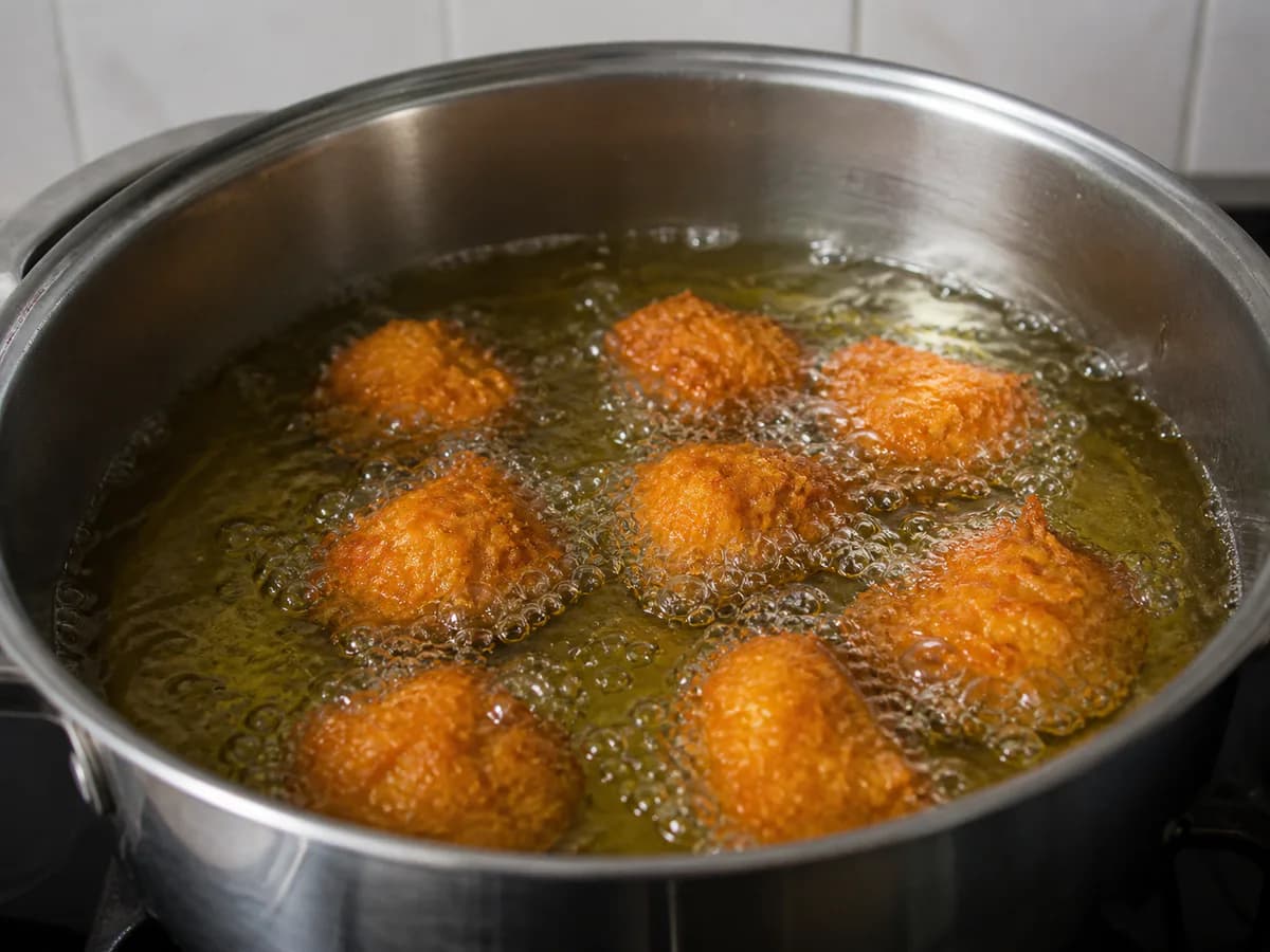 Preparação de Sonhos de Cenoura sem Leite durante a confeção