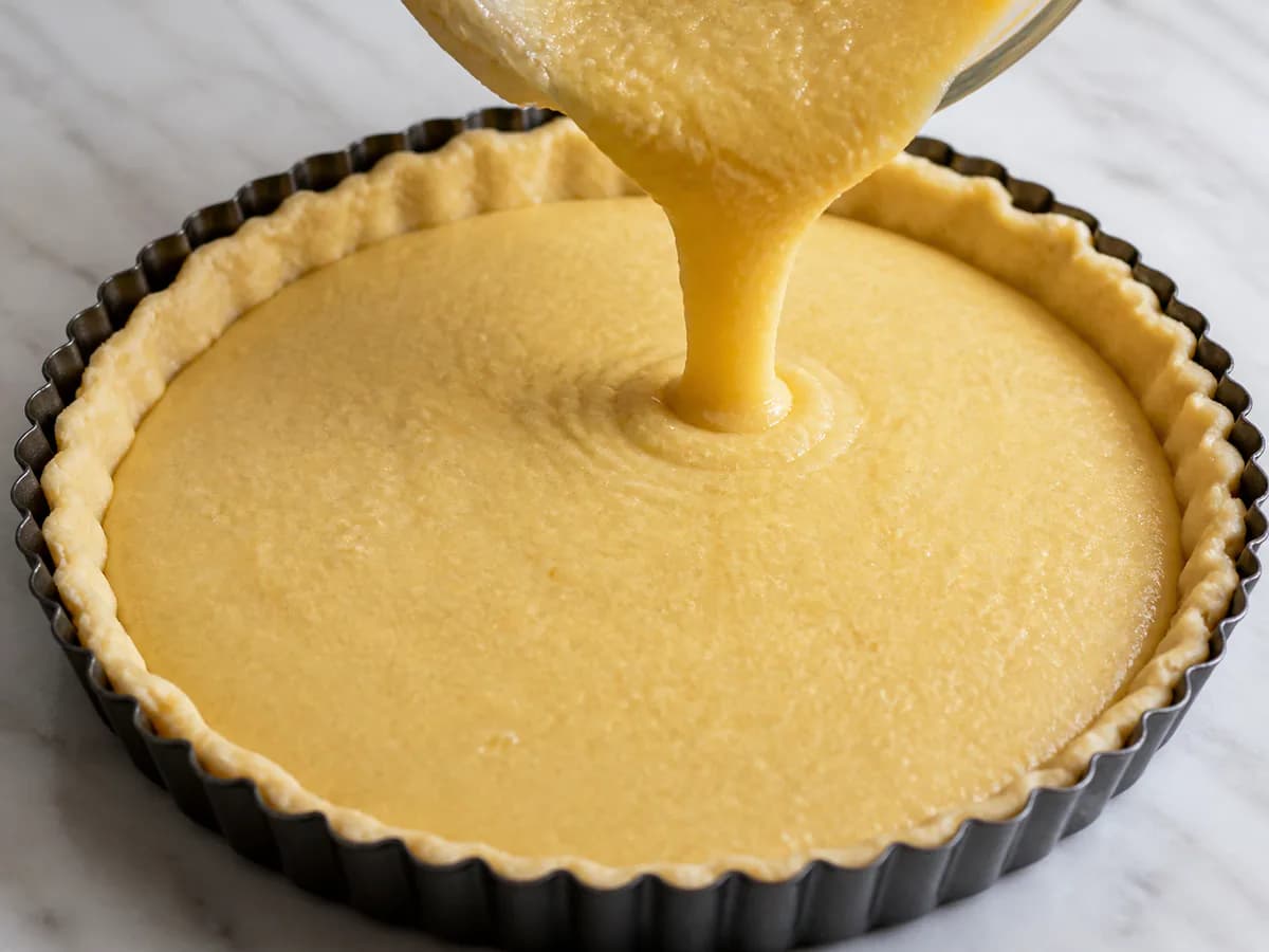 Preparação de Tarte de Amêndoa com Baunilha durante a confeção