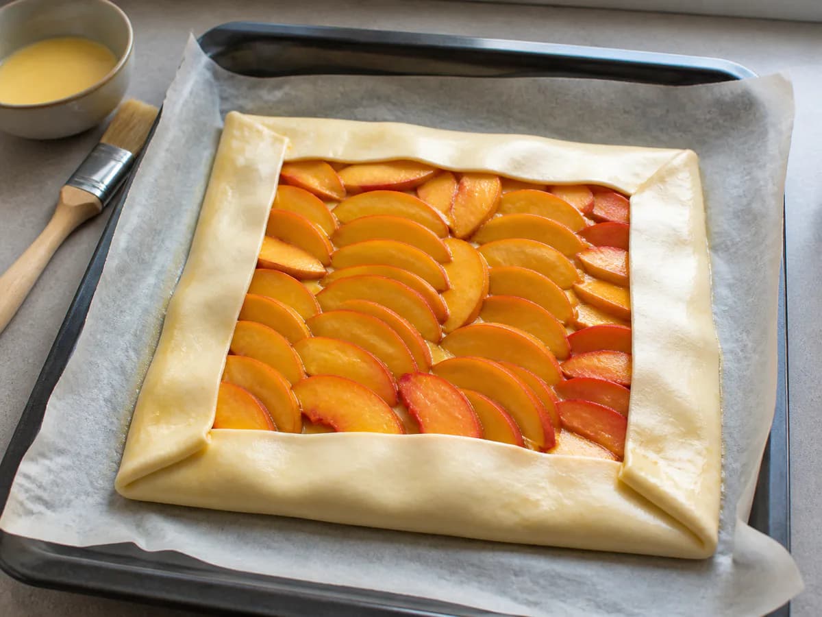 Preparação de Tarte de Pêssego durante a confeção