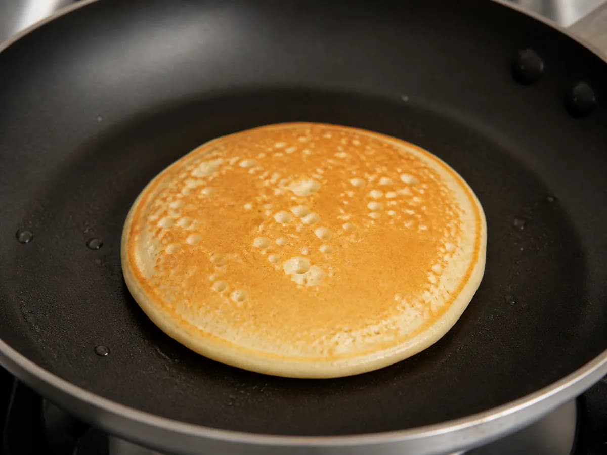 Preparação de A Melhor Receita de Panquecas Caseiras durante a confeção