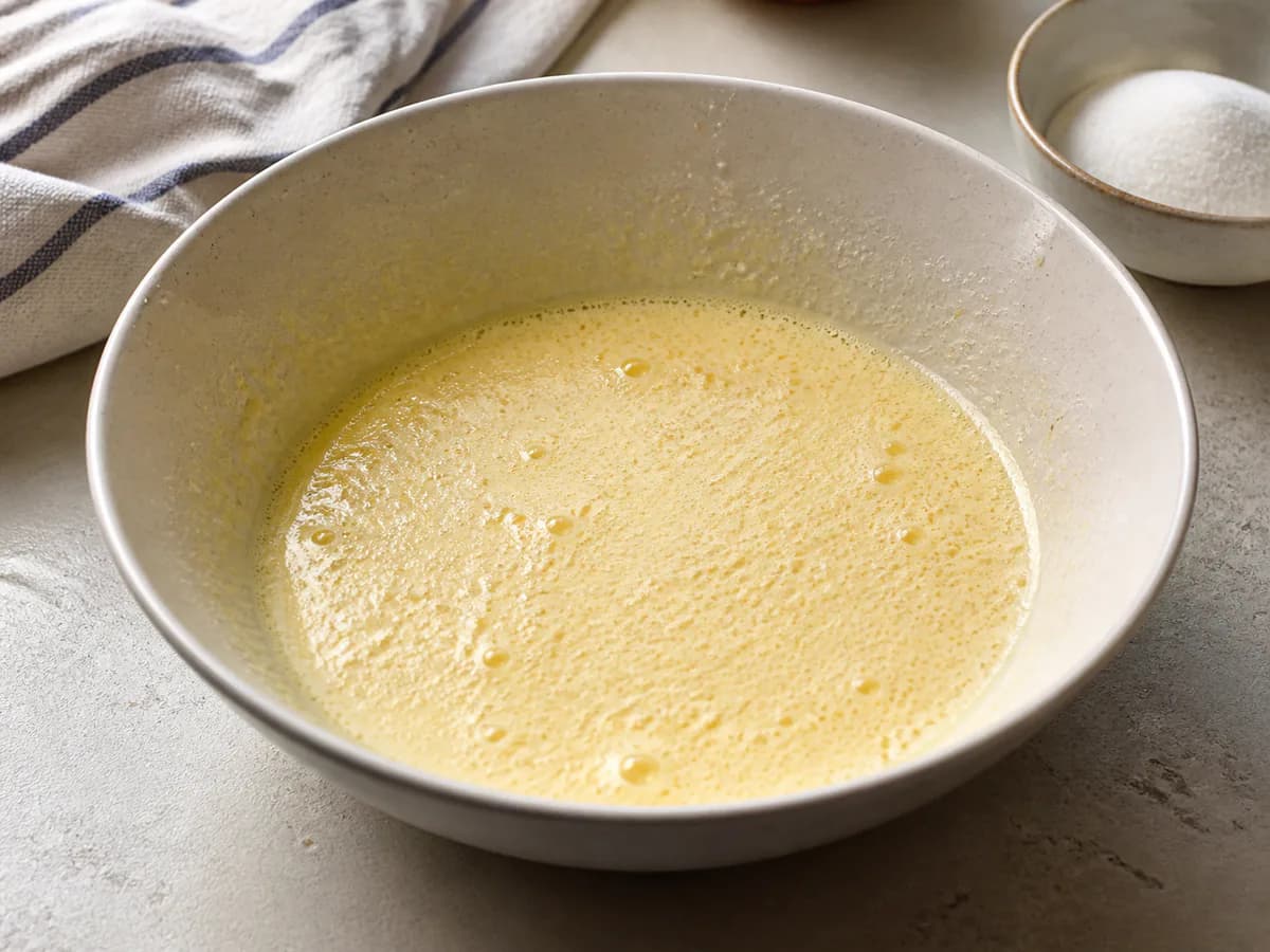 Preparação de Tarte de Laranja com Massa Amanteigada durante a confeção