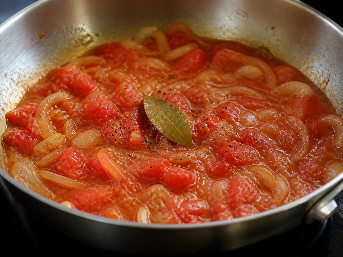 Preparação de Almôndegas de Atum Refrescantes durante a confeção