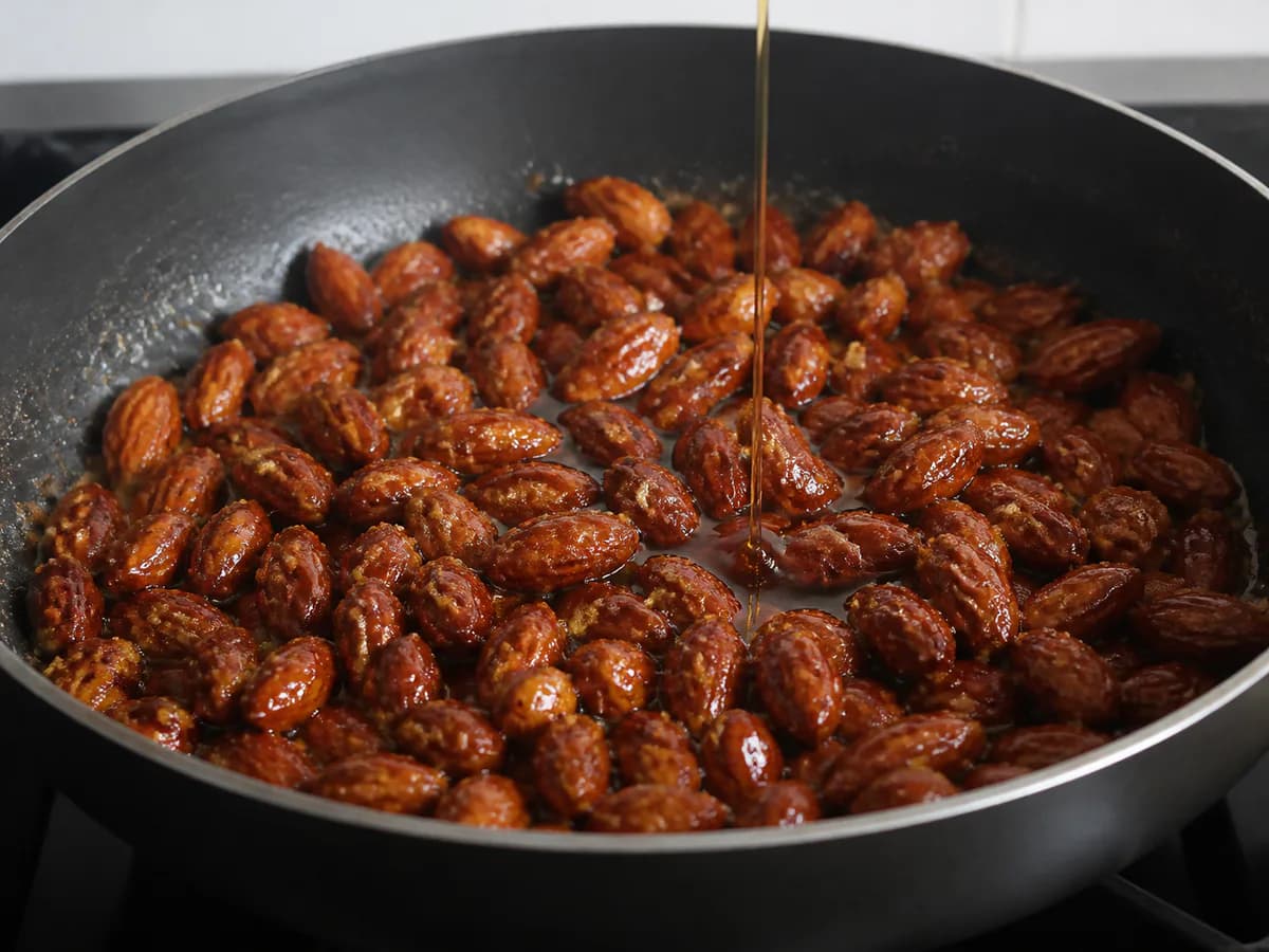Preparação de Amêndoas Caramelizadas durante a confeção
