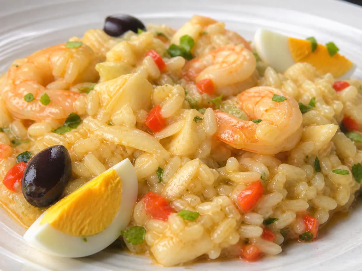 Pormenor de uma porção de Arroz de Bacalhau com Gambas - Delícias do Mar