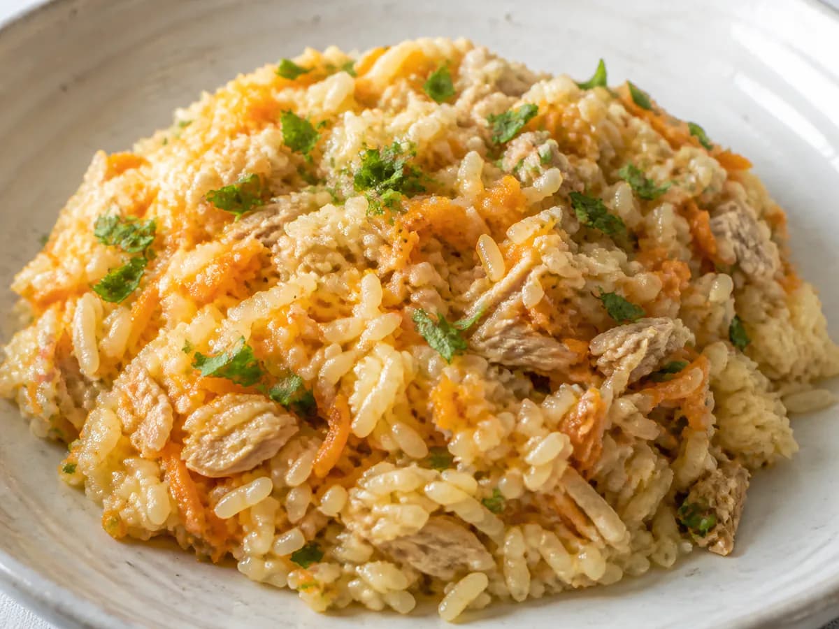 Pormenor de uma porção de Arroz de Cenoura com Atum