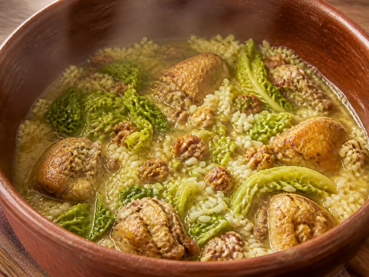 Preparação de Arroz de Frango com Farinheira e Couve durante a confeção