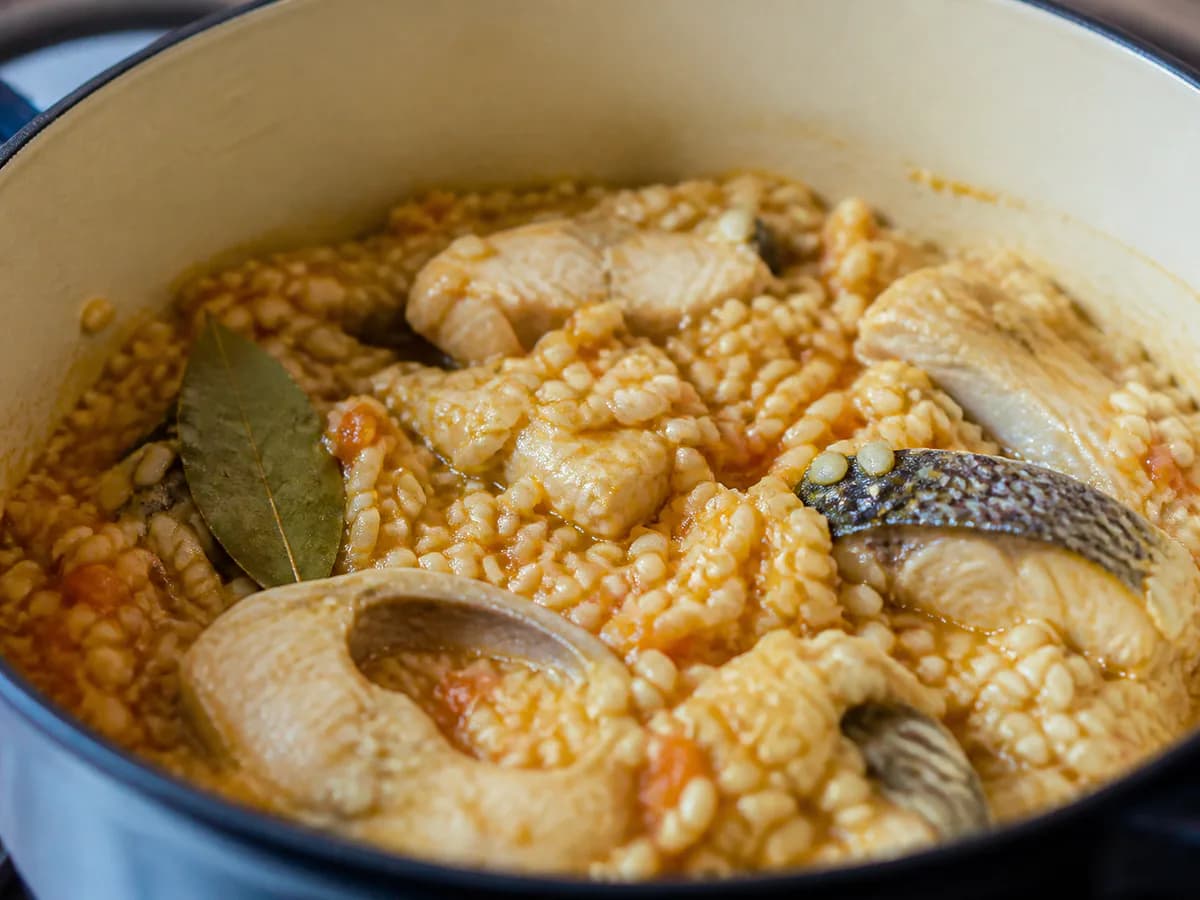 Preparação de Arroz de Goraz à Pescador durante a confeção