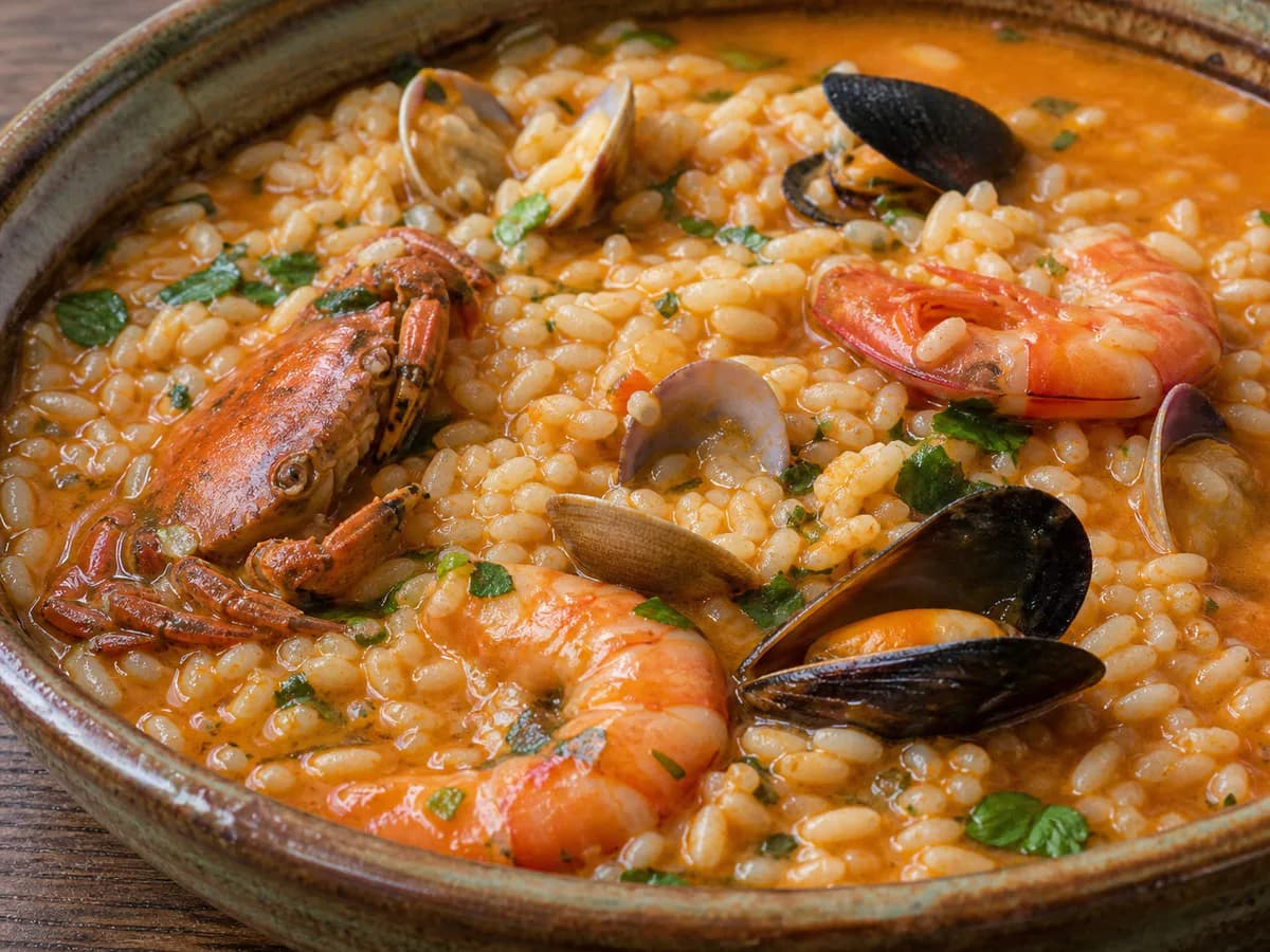 Pormenor de uma porção de Arroz de Marisco à Pescador