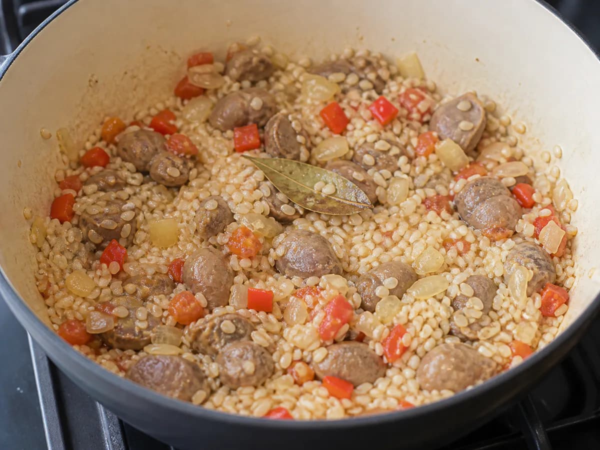 Preparação de Arroz de Miudezas de Frango durante a confeção
