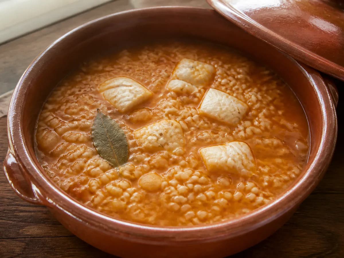 Preparação de Arroz de Pescada e Marisco durante a confeção