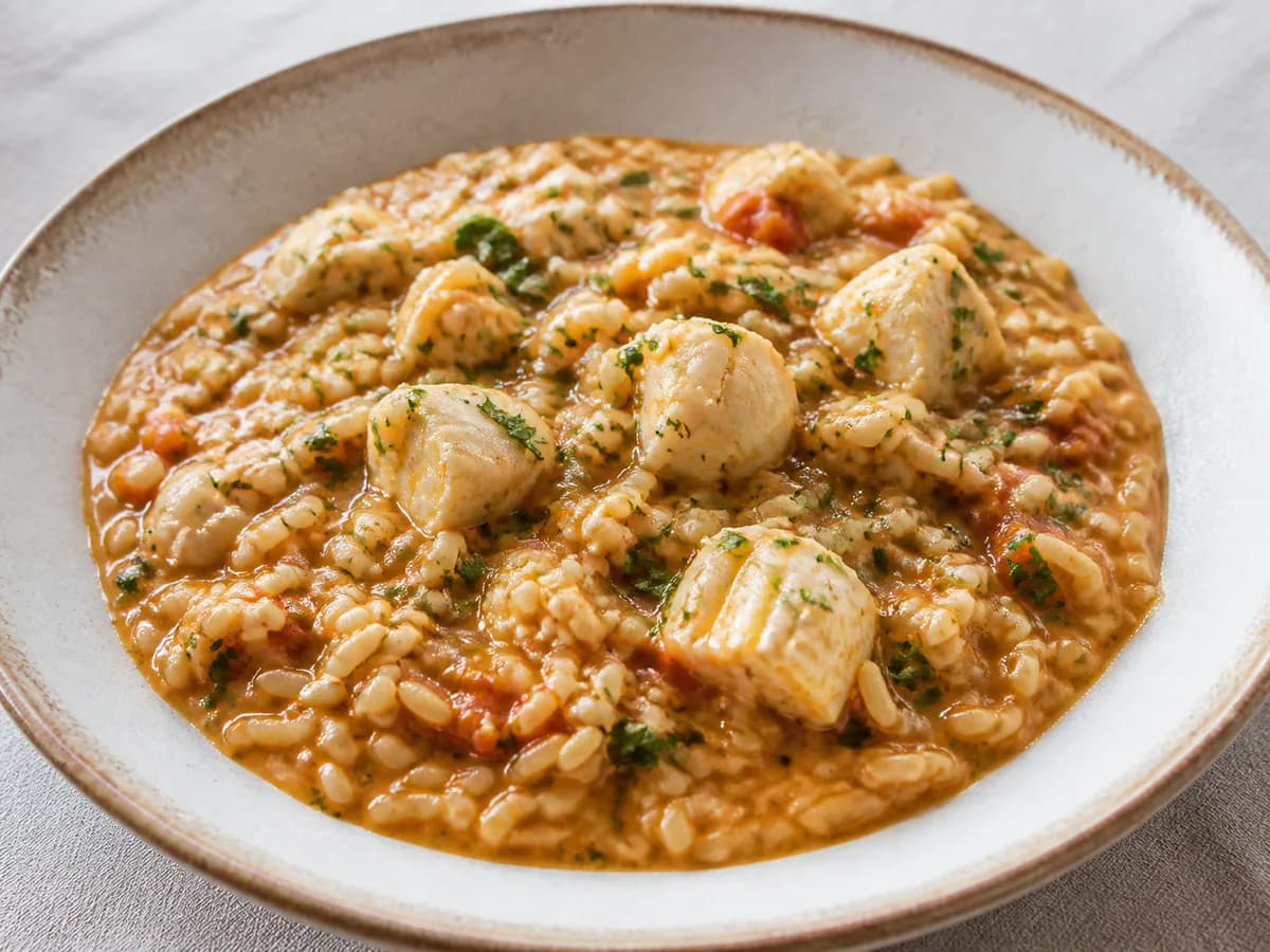 Pormenor de uma porção de Arroz de Tamboril à Minhota