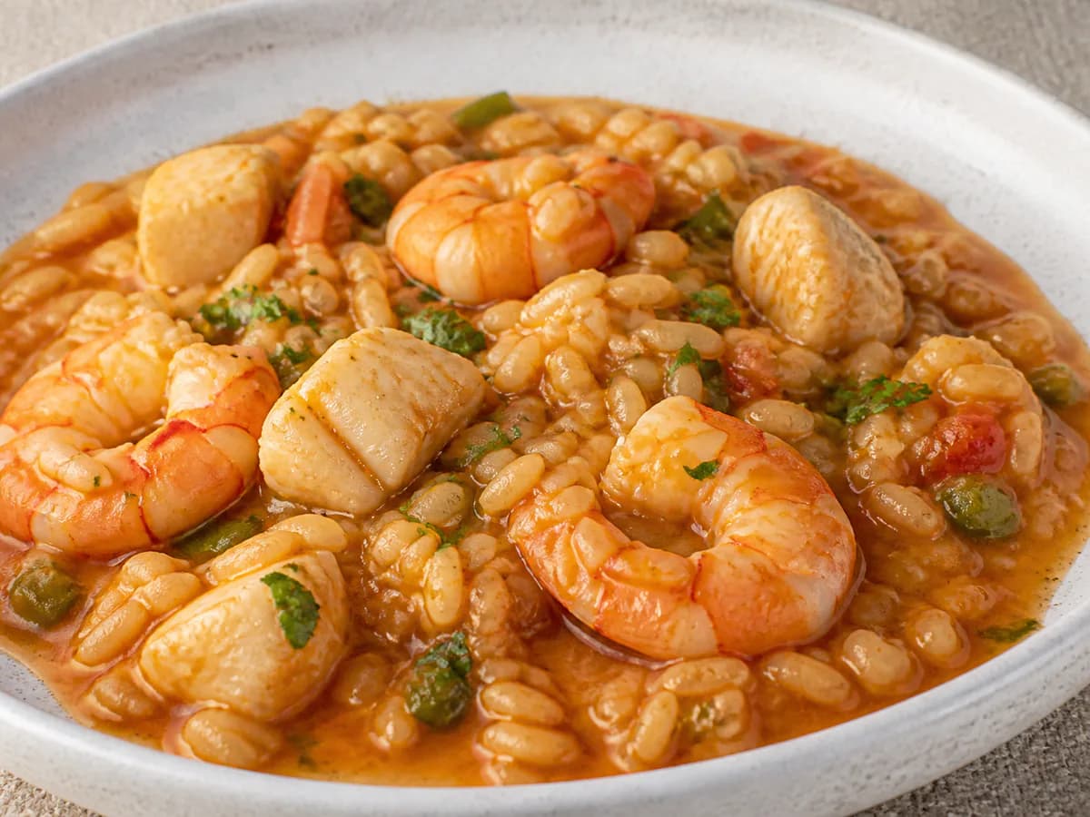 Pormenor de uma porção de Arroz de Tamboril e Camarão