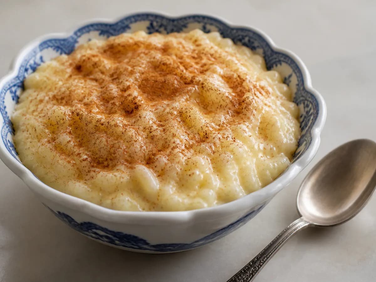 Pormenor de uma porção de Arroz Doce Cremoso Natalício