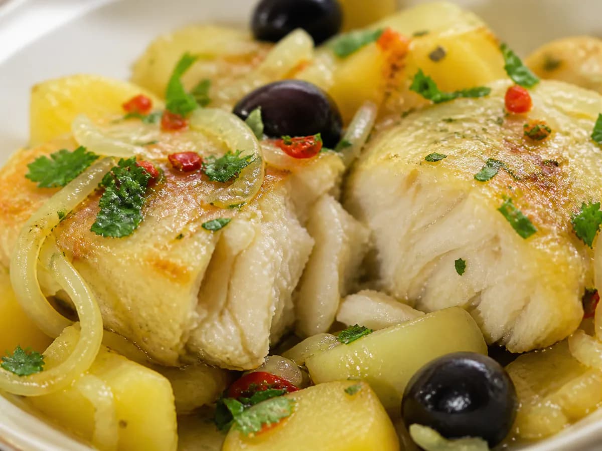 Pormenor de uma porção de Bacalhau à Pescador