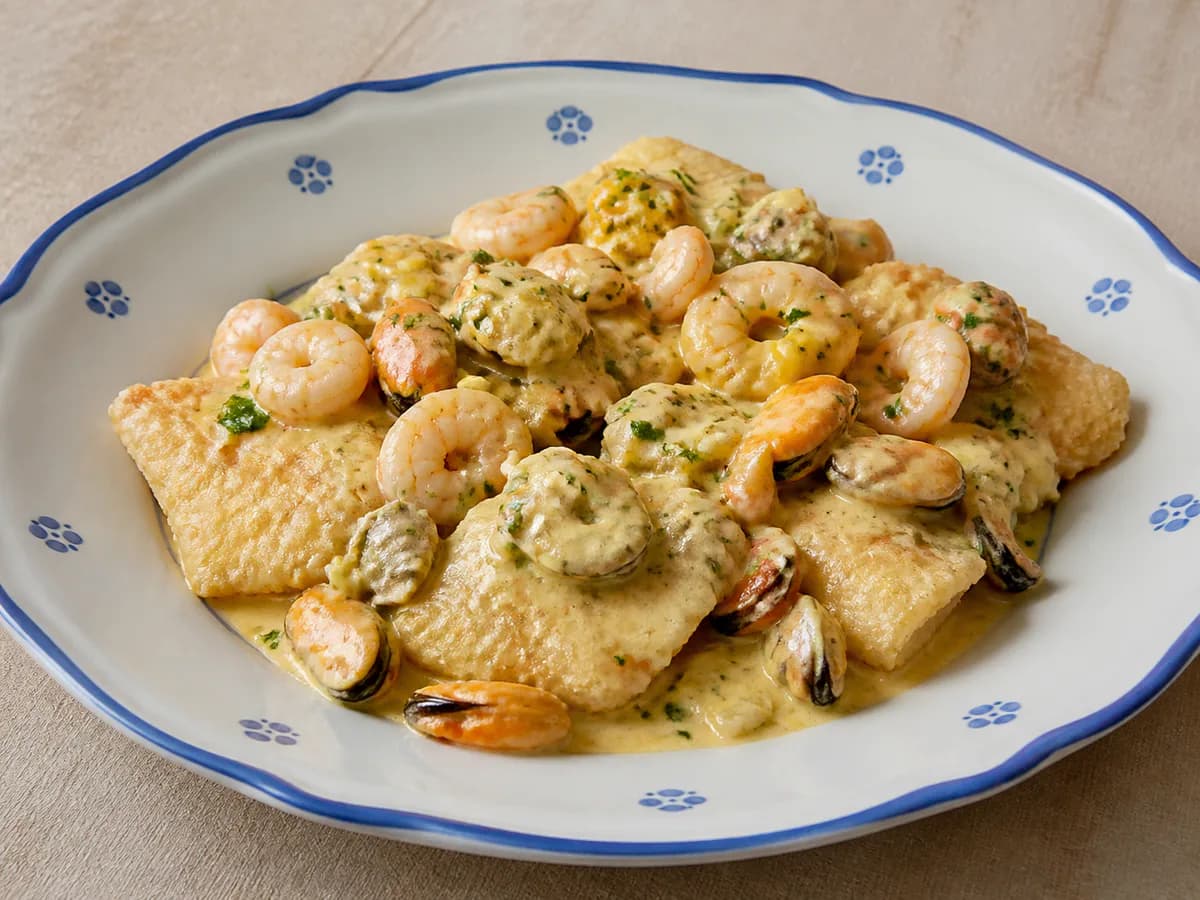 Bacalhau Frito com Molho de Frutos do Mar