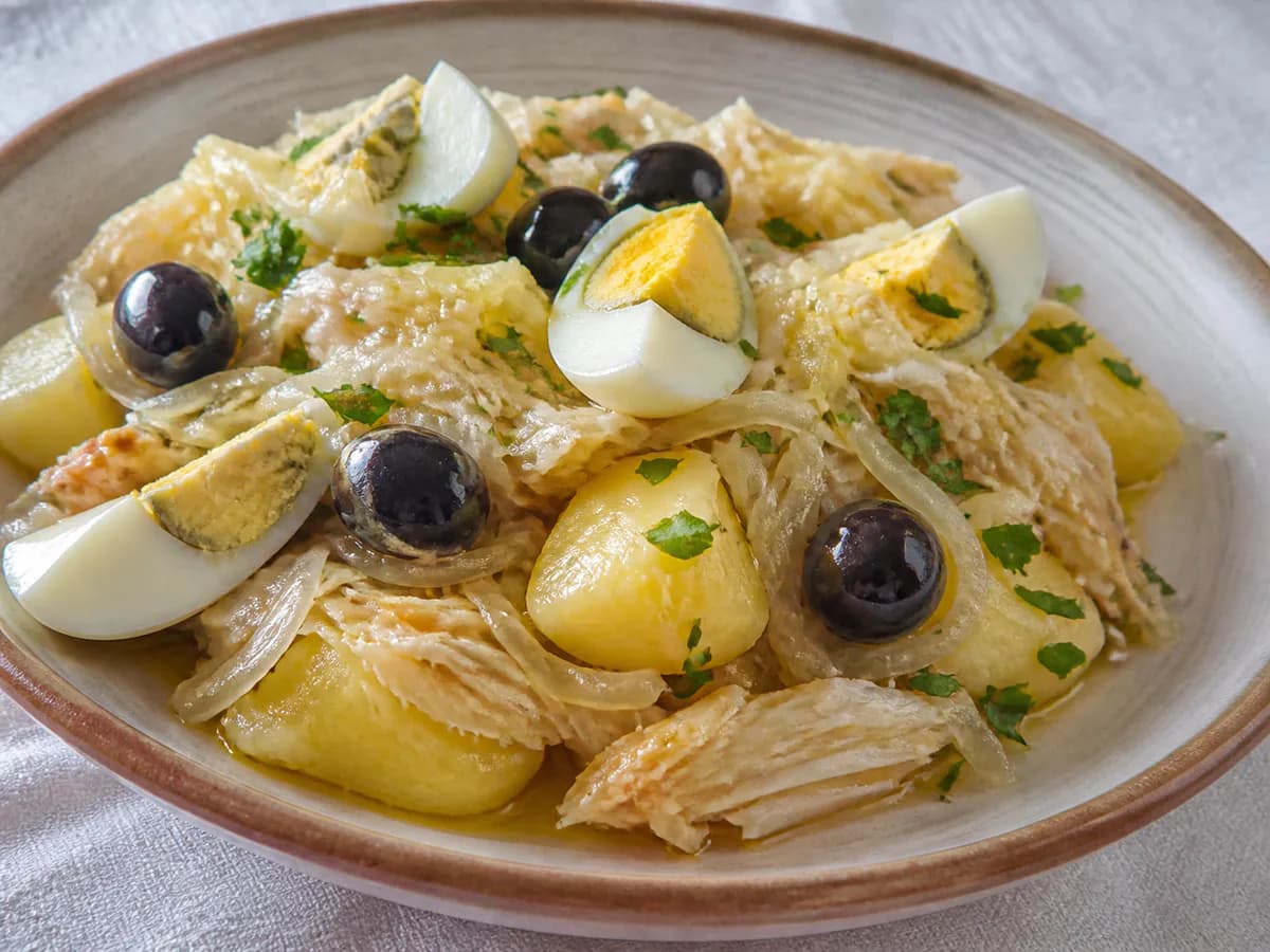 Pormenor de uma porção de Bacalhau à Gomes de Sá