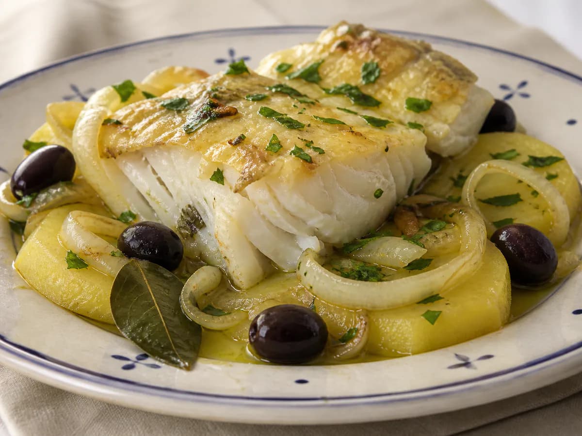 Pormenor de uma porção de Bacalhau no Forno: Uma Sugestão para o seu Natal