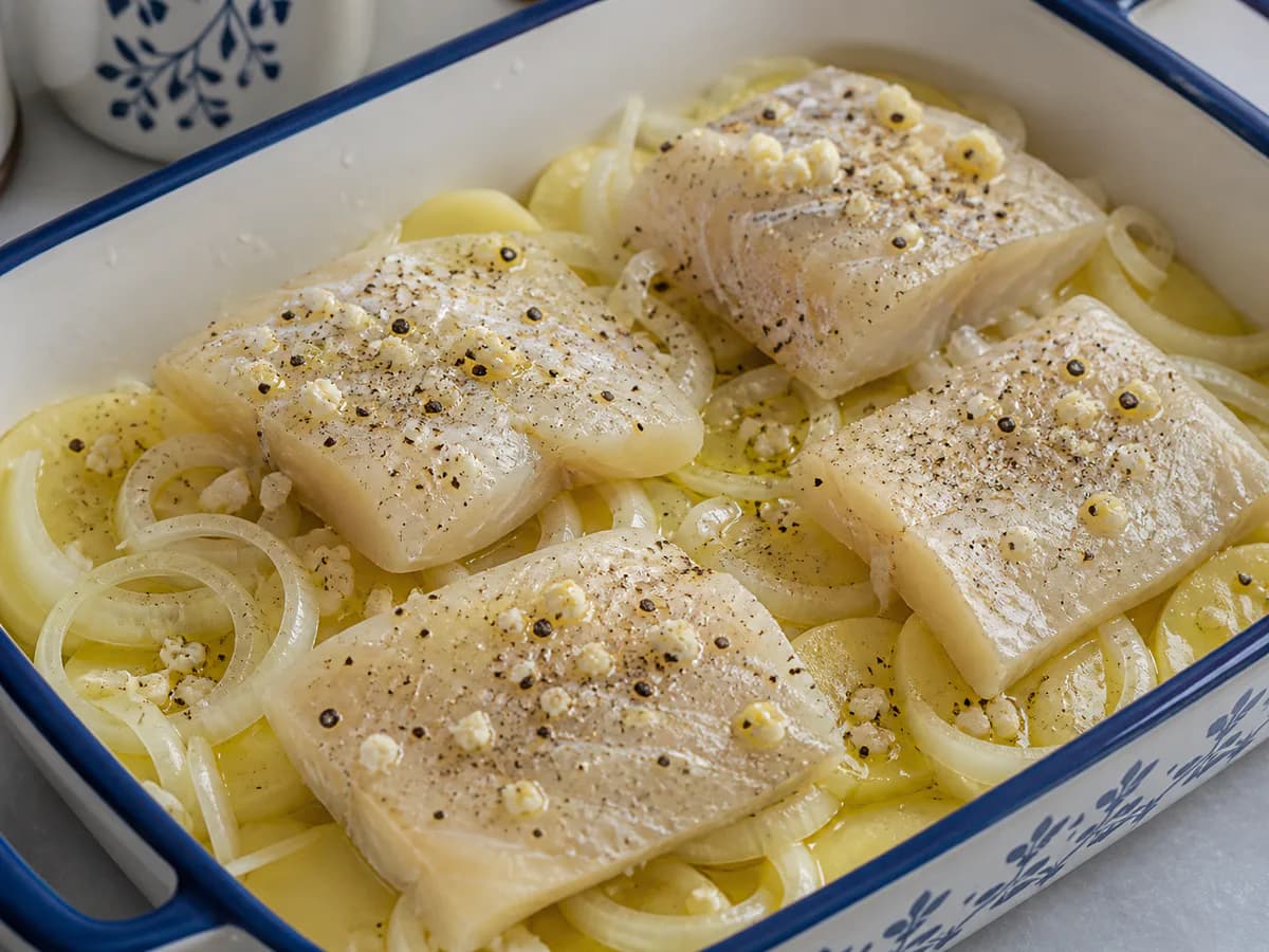 Preparação de Bacalhau Rápido no Forno durante a confeção